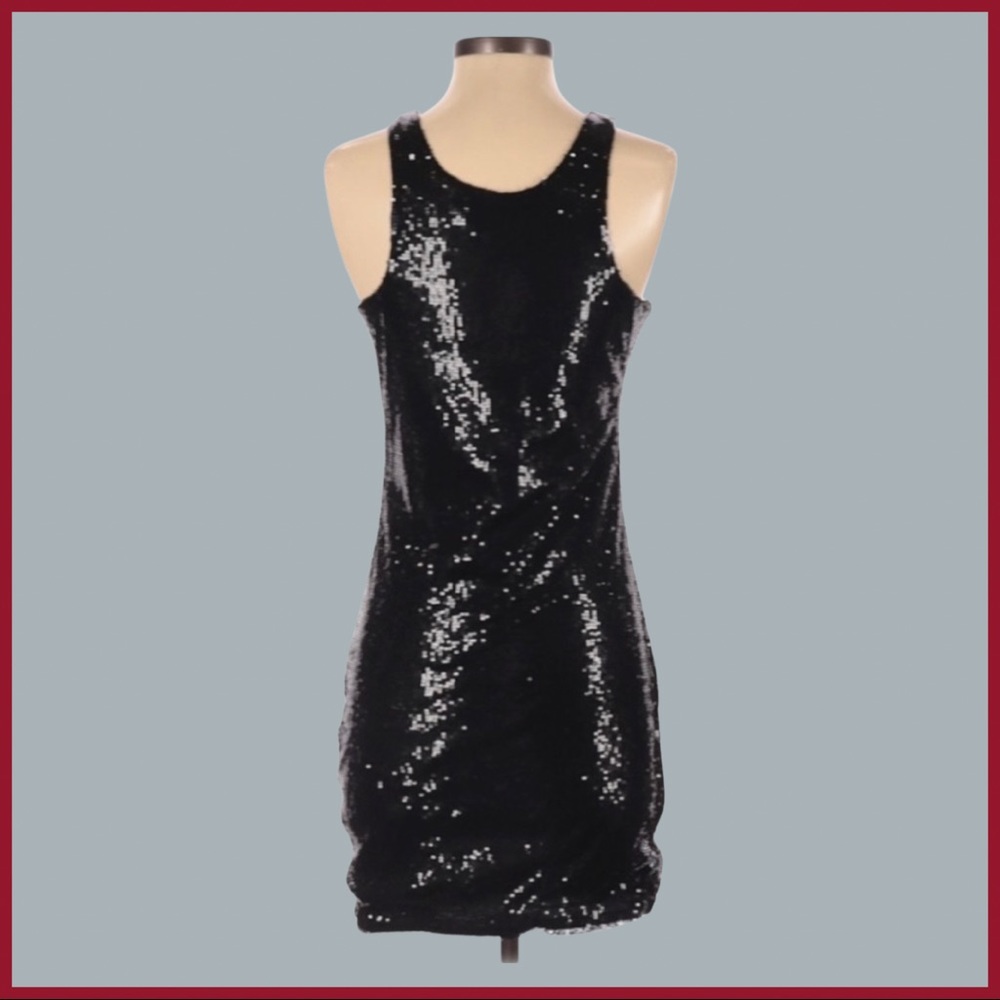 BLQ.MKT Fantastic holiday and party mini dress in black sequins. Fully lined.